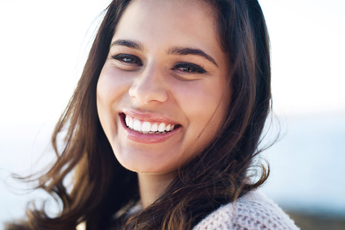 5 Reasons to Choose Professional Over at Home Teeth Whitening